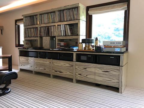 Home Cinema AV Furniture Piece with Vinyl Storage and Audio-visual equipment